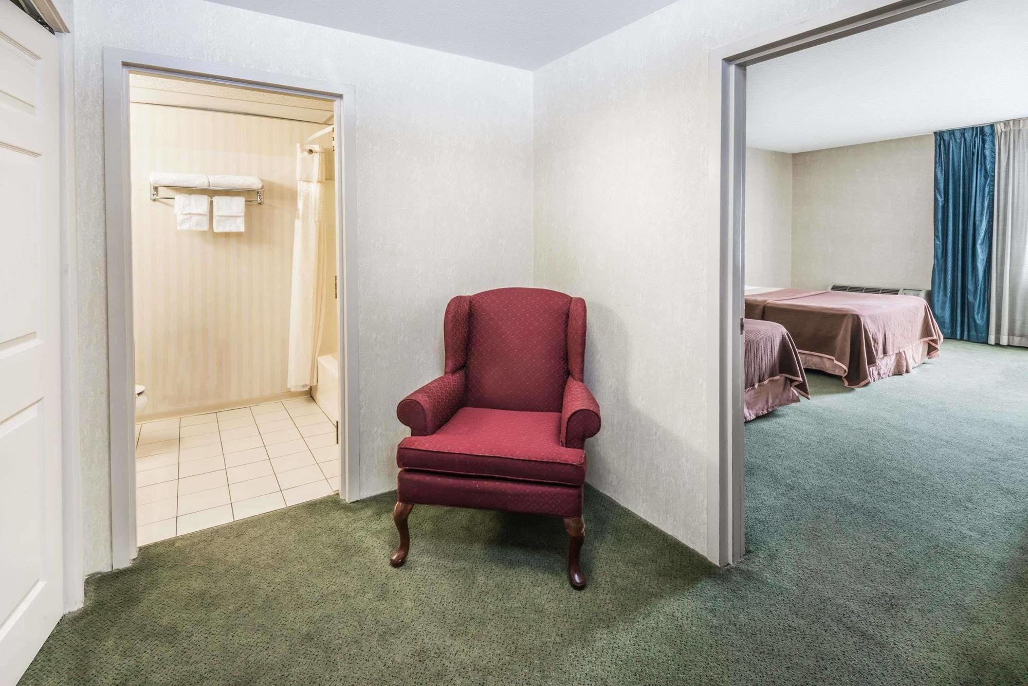 Howard Johnson By Wyndham Milford/New Haven المظهر الخارجي الصورة